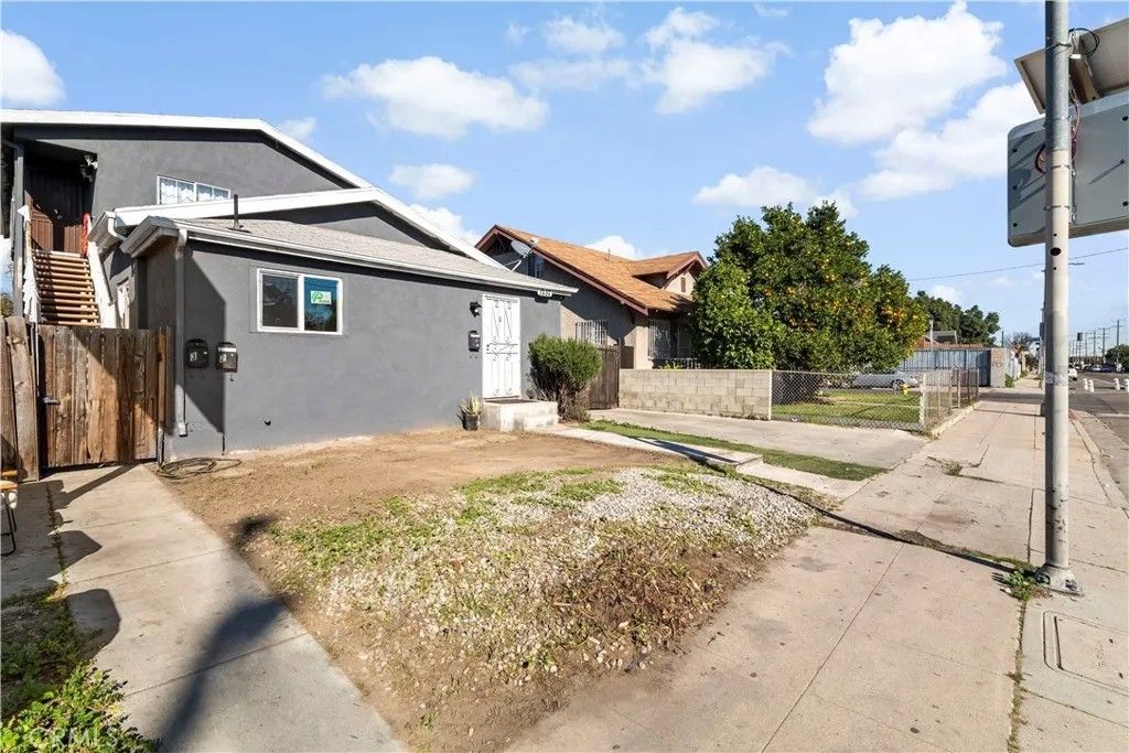 Photo of 1257 W Vernon Ave, Los Angeles, CA 90037 (MLS # SR26082071)