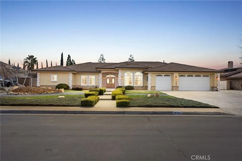 Photo of 19265 Kanbridge St, Apple Valley, CA 92308 (MLS # HD26019333)