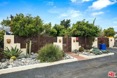 Photo of 6033 Fulcher Ave, North Hollywood, CA 91606 (MLS # SR26029532)