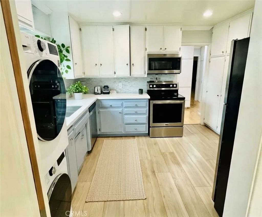 Photo of 100 Hermosa Ave #3A, Long Beach, CA 90802 (MLS # RS26023478)