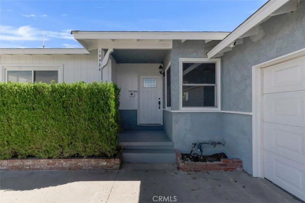 Photo of 10926 Gaynor Avenue, Granada Hills, CA 91344 (MLS # SR26042416)