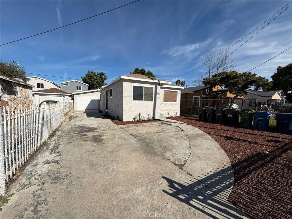 Photo of 2121 E Piru St, Compton, CA 90222 (MLS # DW26044112)