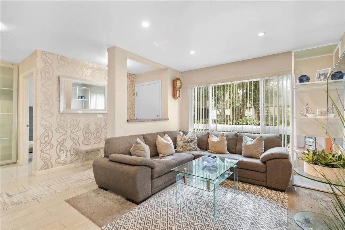 13754 Mango Dr 123