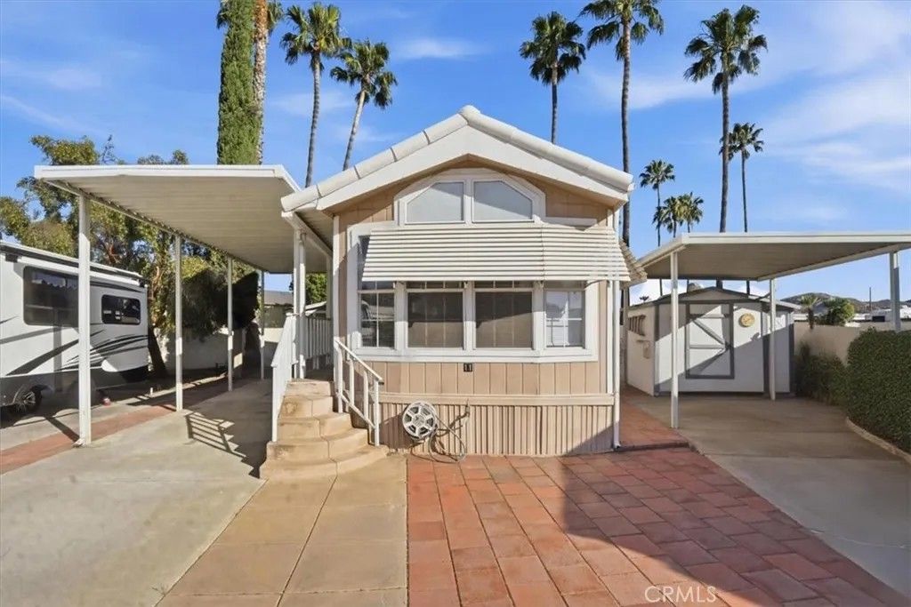Photo of 1295 S Cawston Ave #11, Hemet, CA 92545 (MLS # IV26094060)
