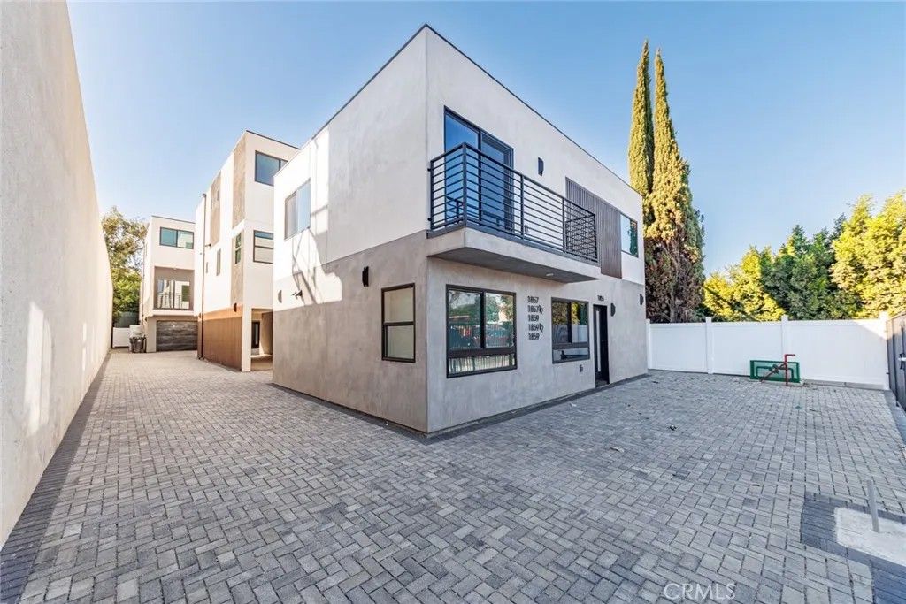 Photo of 1859 Crenshaw Boulevard, Los Angeles, CA 90019 (MLS # BB25249251)