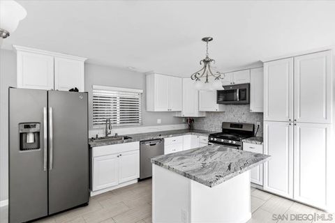 Photo of 401 Blueridge Place, Escondido, CA 92026 (MLS # 250041800)