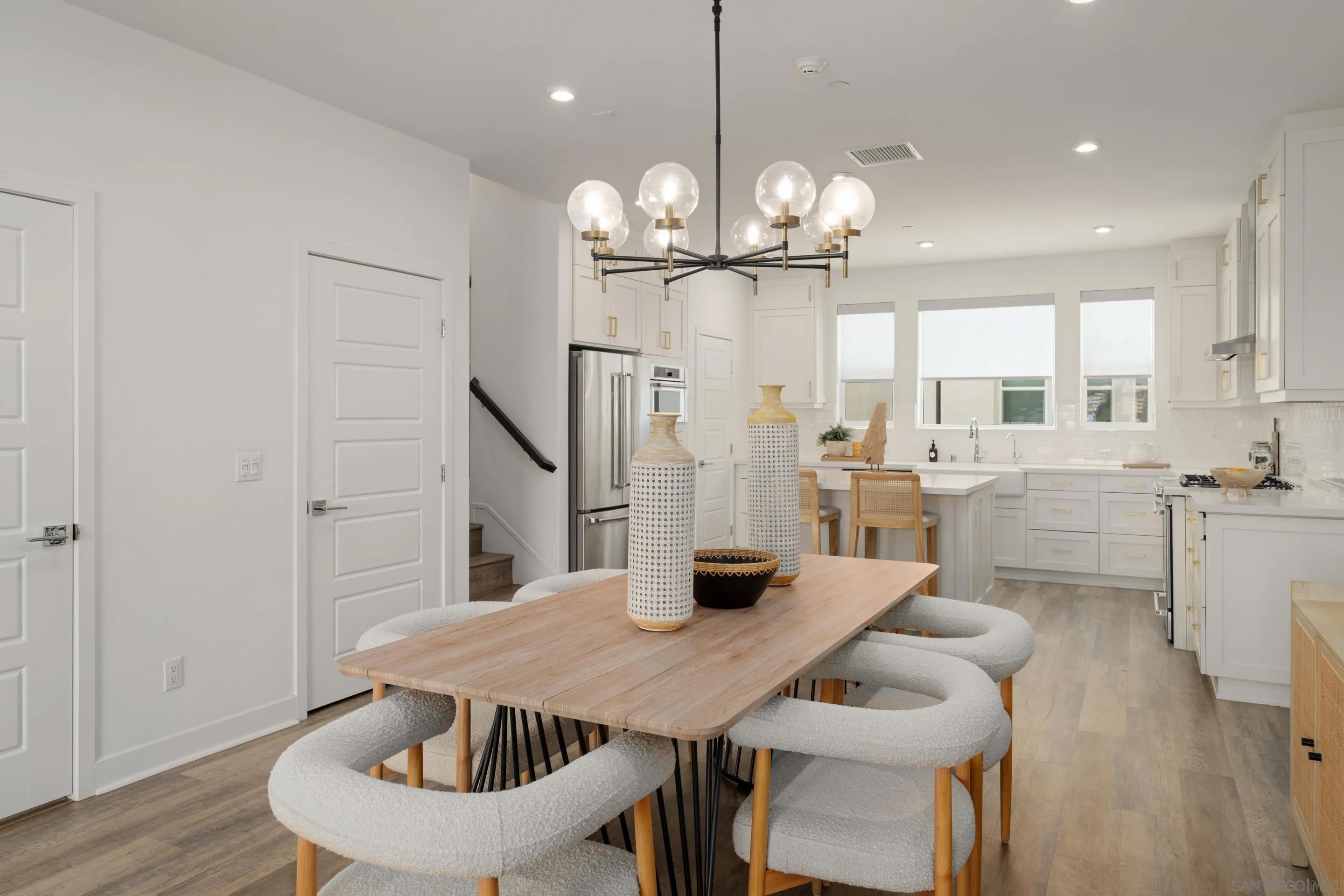 2731 Via Avella