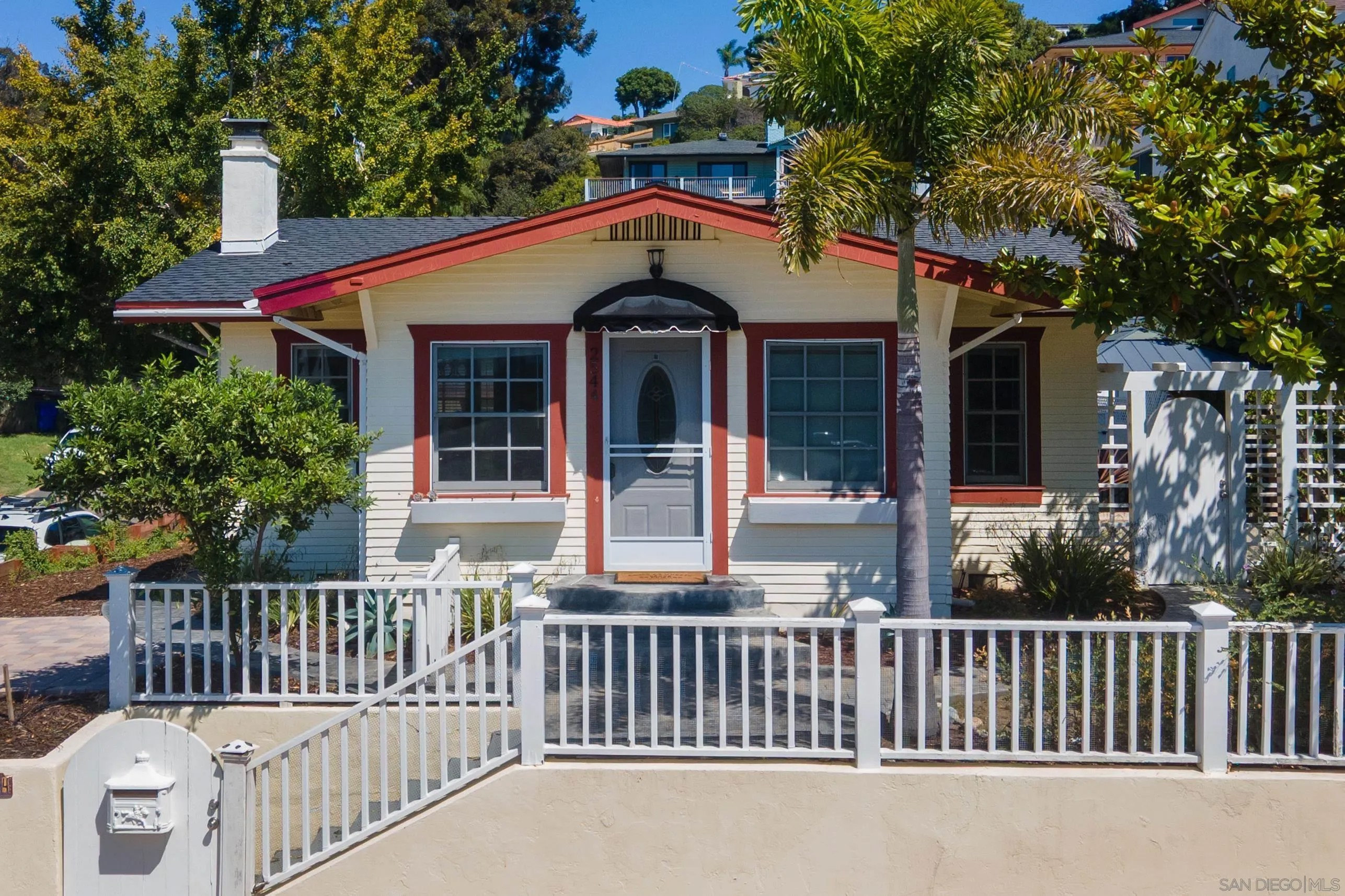 2544 Juan St