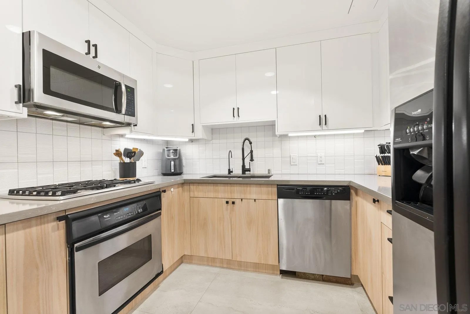 801 Ash St 302