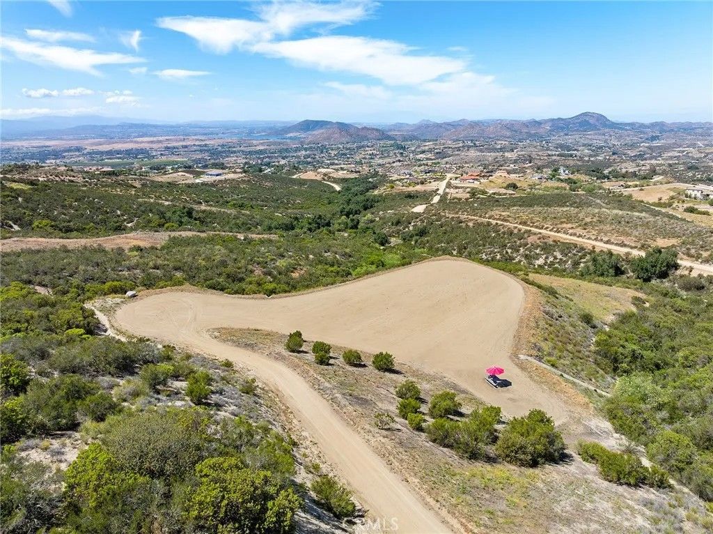 Photo of 39767 Esplendida, Temecula, CA 92592 (MLS # SW26084085)