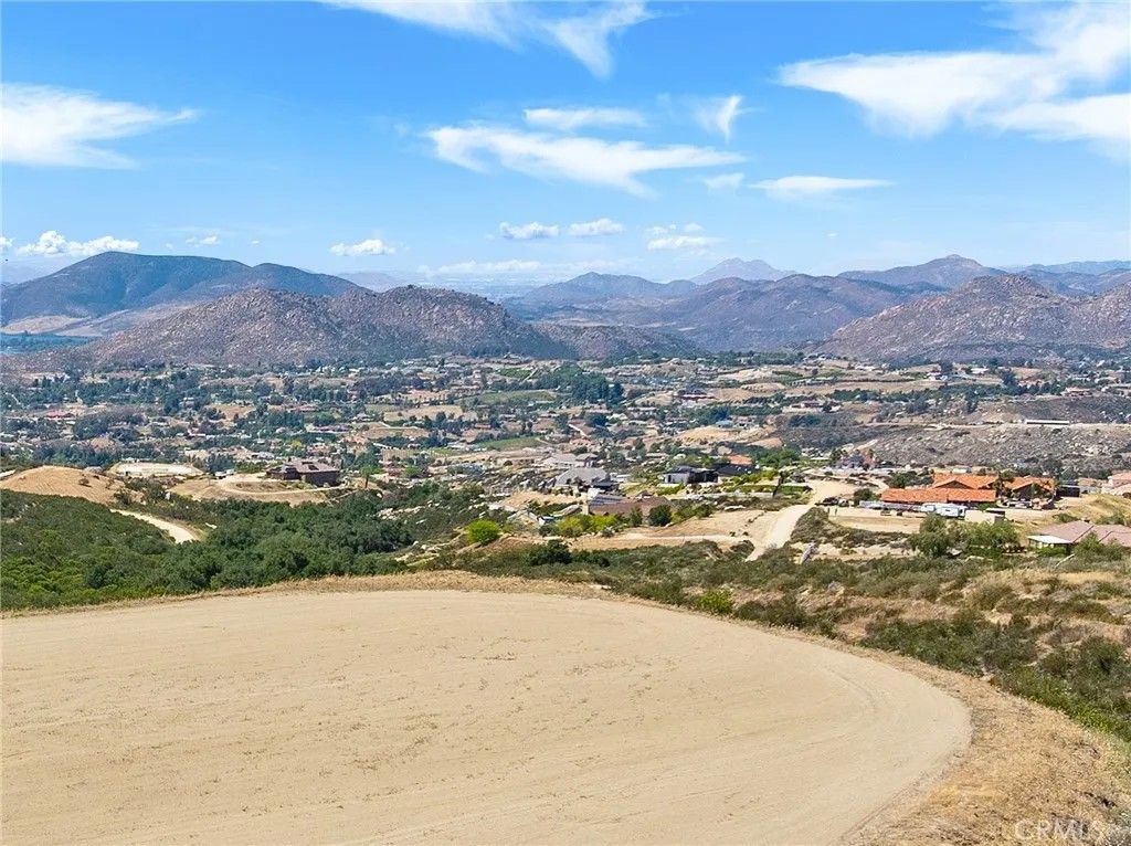 Photo of 39767 Esplendida, Temecula, CA 92592 (MLS # SW26084085)