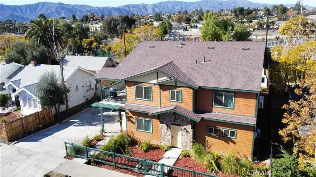 Photo of 415 N Main St, Lake Elsinore, CA 92530 (MLS # SW25277146)