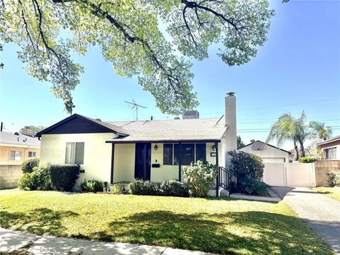 Photo of 7649 Westland Ave, North Hollywood, CA 91605 (MLS # SR26048514)
