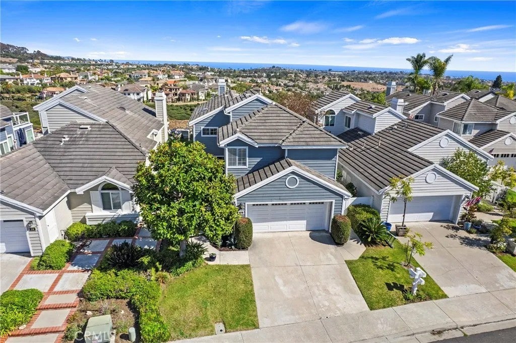 12 Byron Close
