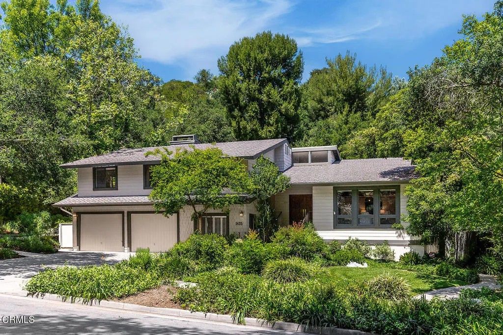 Photo of 1435 Afton Street, Pasadena, CA 91103 (MLS # P1-26875)