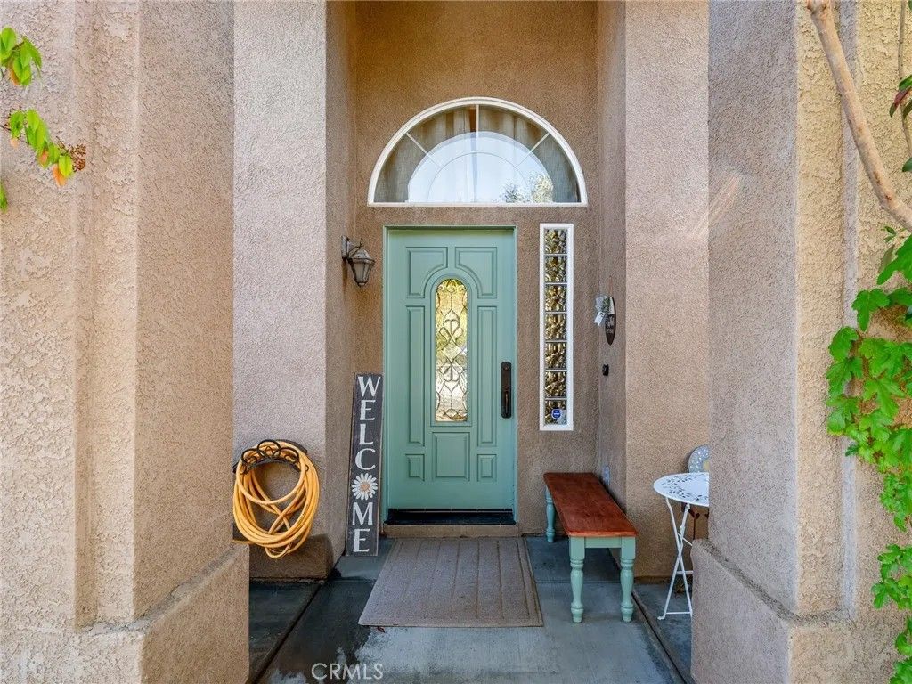 Photo of 2235 Pegasus Way, Wrightwood, CA 92397 (MLS # HD25240084)