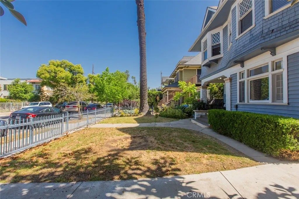 Photo of 2712 Kenwood Avenue, Los Angeles, CA 90007 (MLS # WS25266630)