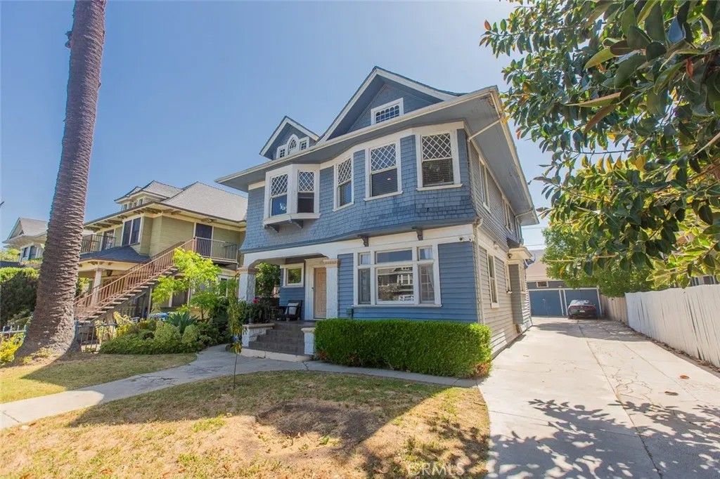 Photo of 2712 Kenwood Avenue, Los Angeles, CA 90007 (MLS # WS25266630)