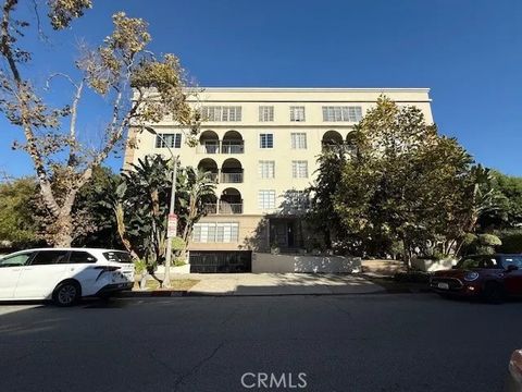 Photo of 434 S Canon Dr, Beverly Hills, CA 90212 (MLS # SR26054518)
