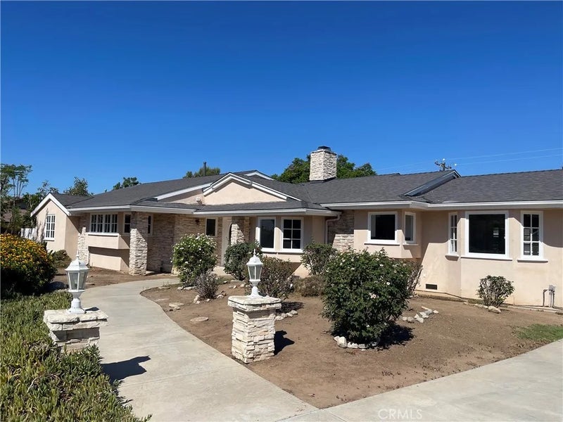 2815 E Mesa