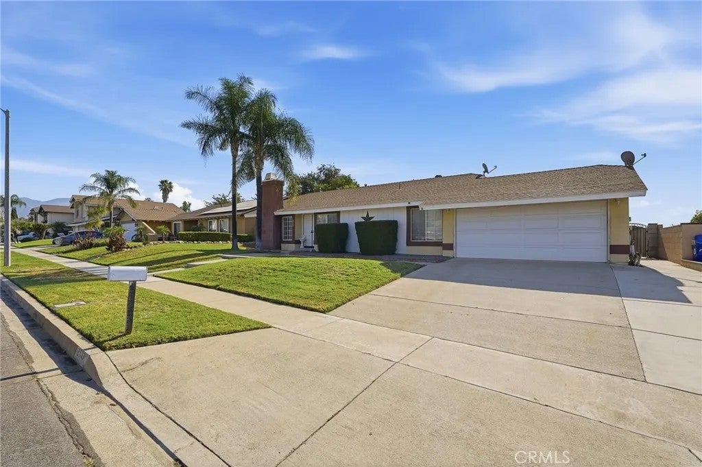 2533 N Glenwood
