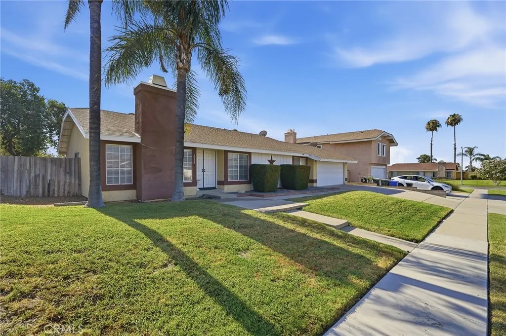 2533 N Glenwood