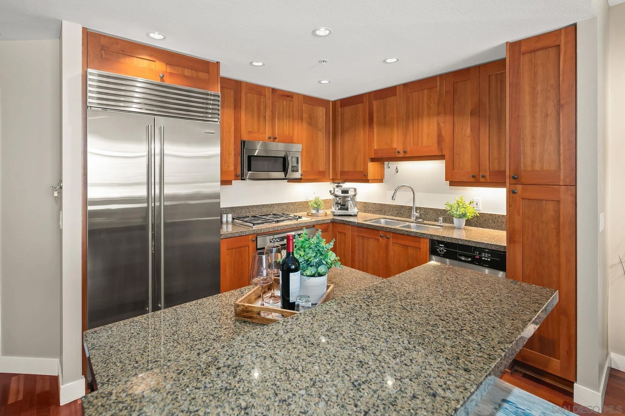 700 W Harbor 1506