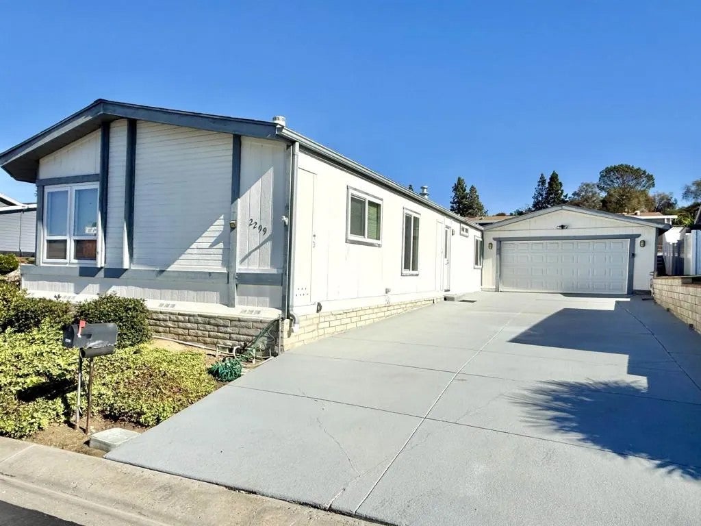 2299 Lindsay Drive