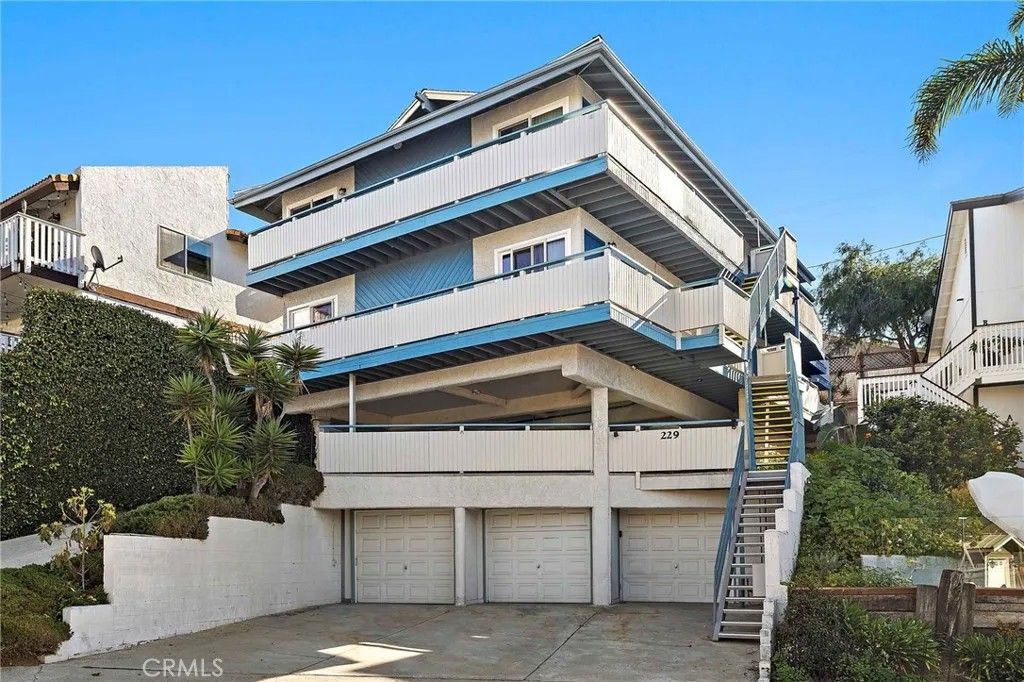 Photo of 229 W Escalones #C, San Clemente, CA 92672 (MLS # OC26014605)