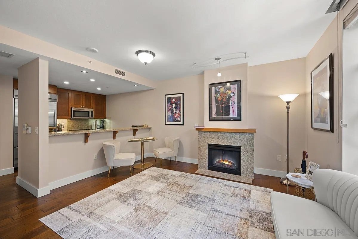 700 W E Street 104