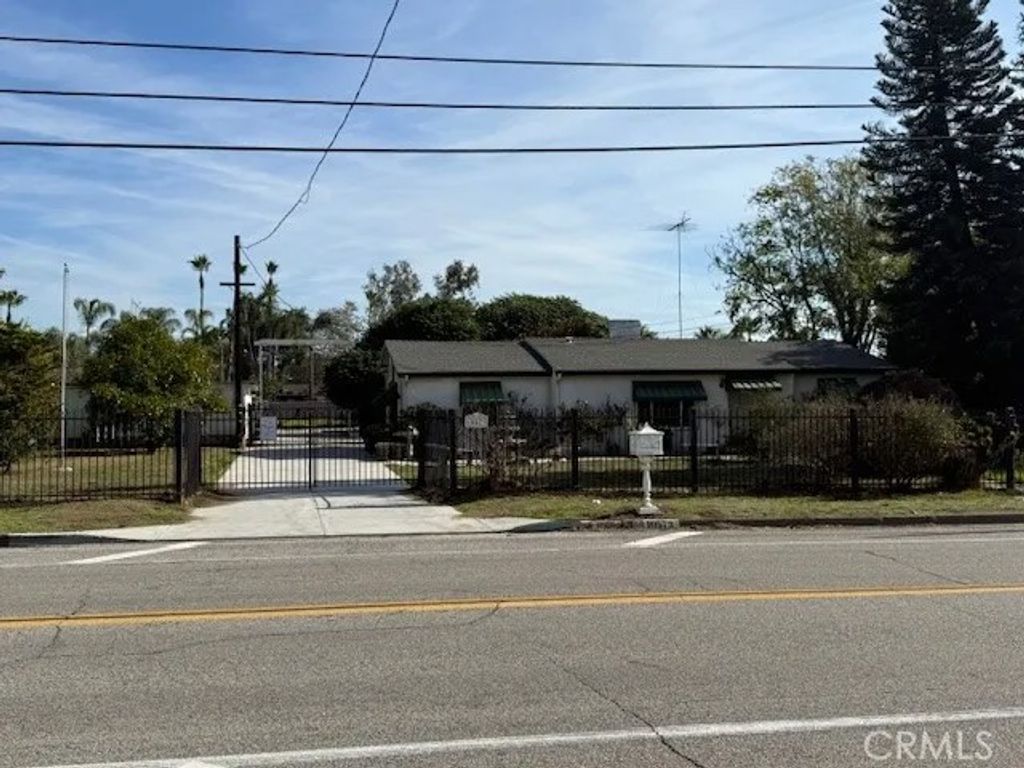 Photo of 10573 Larch Ave, Bloomington, CA 92316 (MLS # IG25265702)