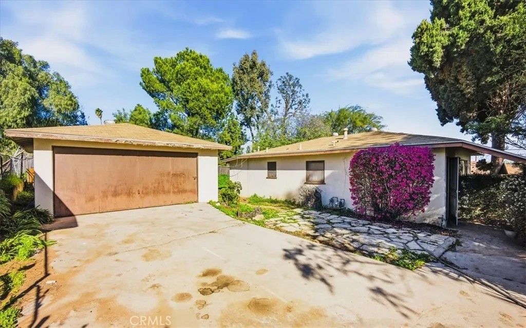 Photo of 12073 Knoefler Drive, Riverside, CA 92505 (MLS # CV26008736)