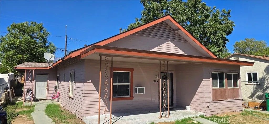 Photo of 955 W Hays St, Banning, CA 92220 (MLS # TR25266624)