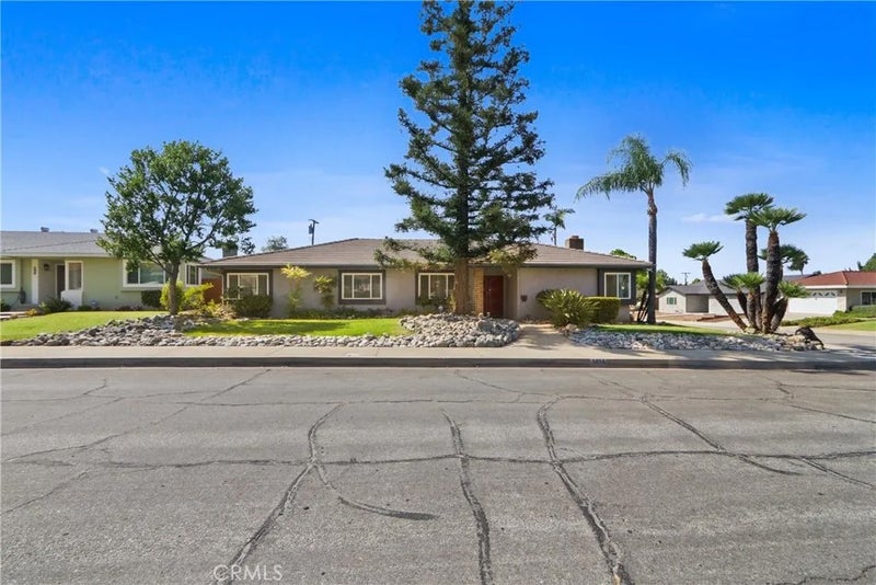 1414 E Laurel