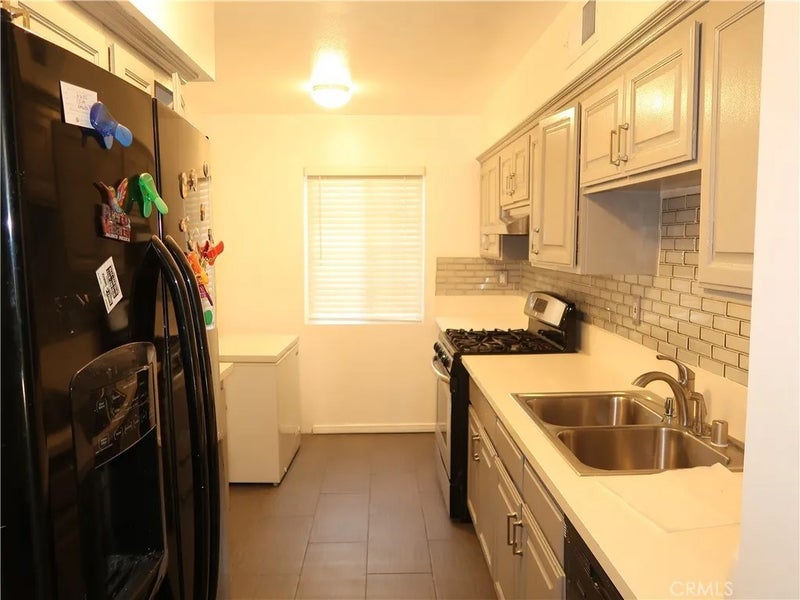 8105 Canby 4