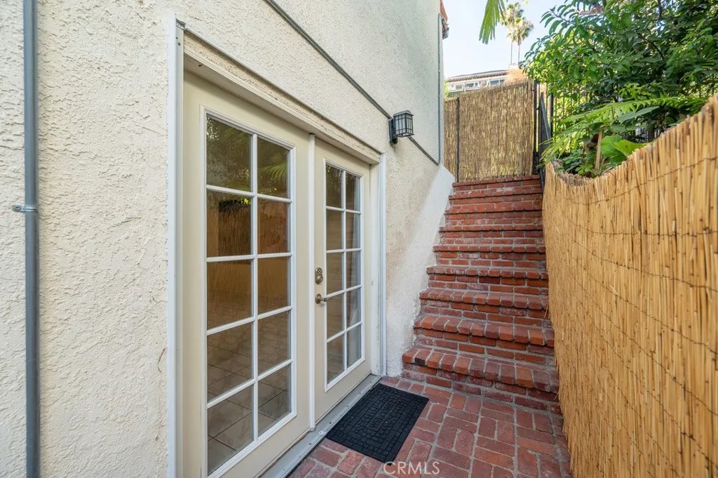 1350 E Tujunga