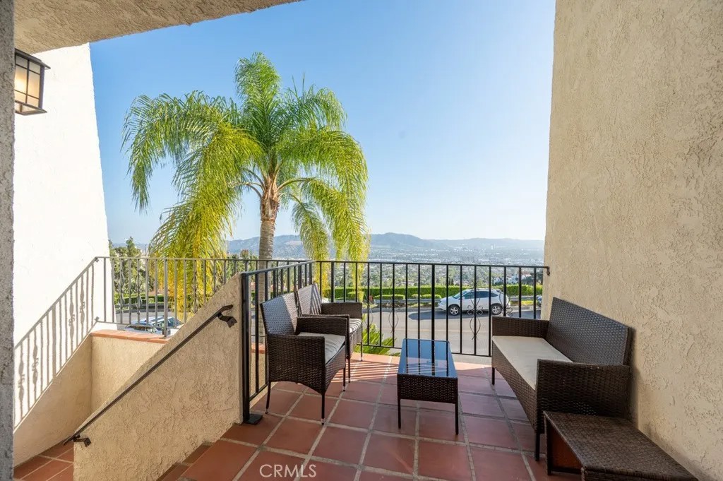 1350 E Tujunga