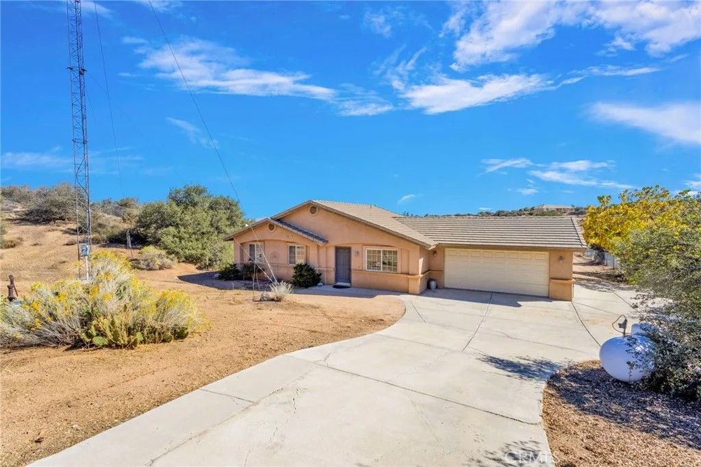 Photo of 6297 Coleridge Rd, Oak Hills, CA 92344 (MLS # TR26060923)