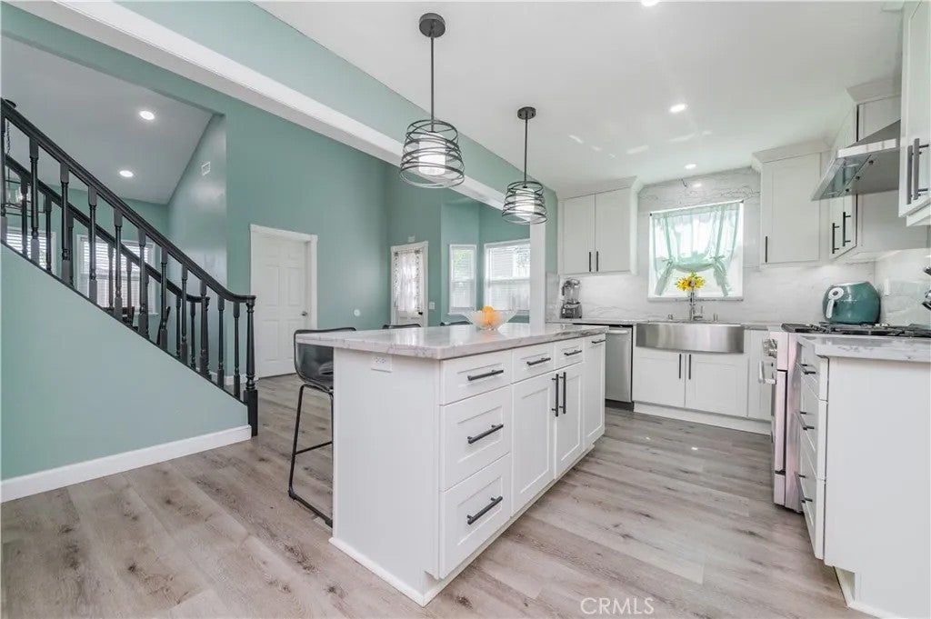 1250 Calle Colnett