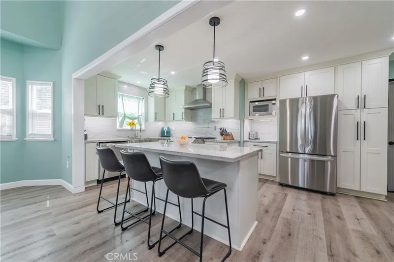 1250 Calle Colnett