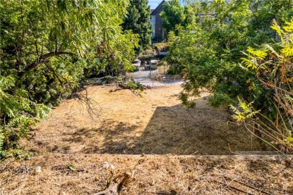 Photo of 942 E Edgeware Rd, Los Angeles, CA 90026 (MLS # SR25251857)