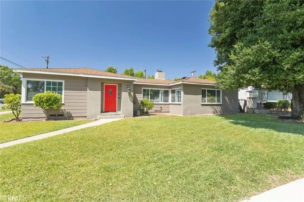 Photo of 303 E 5th St, Ontario, CA 91764 (MLS # CV26093645)