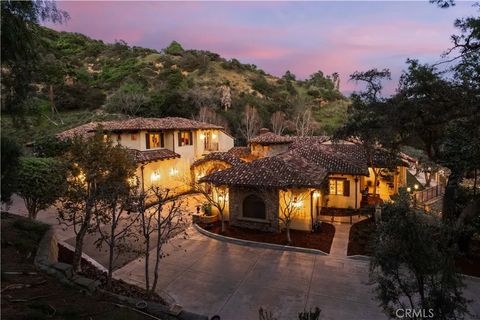 Photo of 905 Crescent Dr, Monrovia, CA 91016 (MLS # AR26059607)