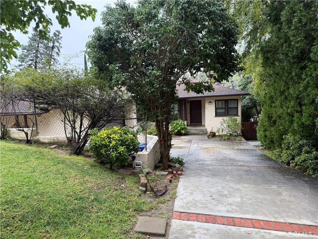 Photo of 2908 Highridge Rd, La Crescenta, CA 91214 (MLS # SR25269550)