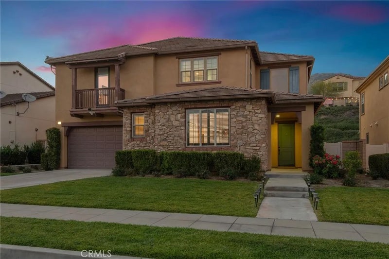 885 E Manresa