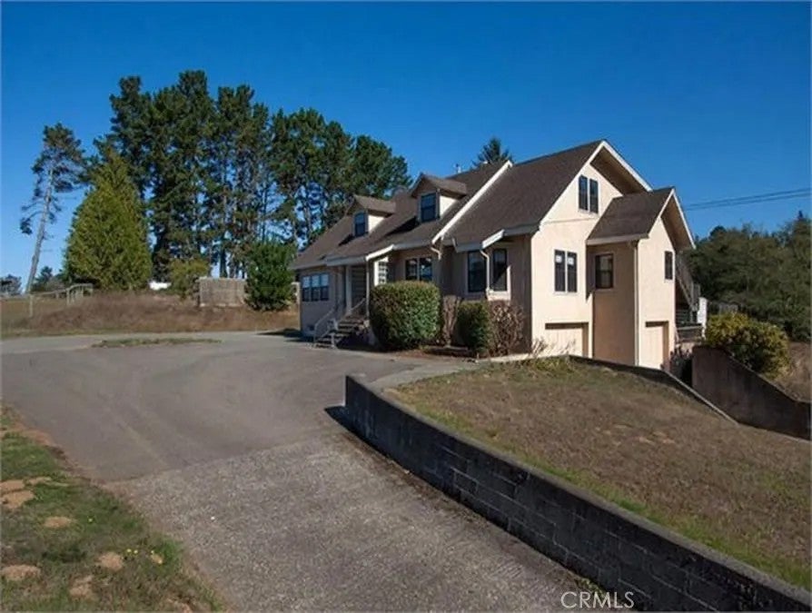 4415 Woods Lane