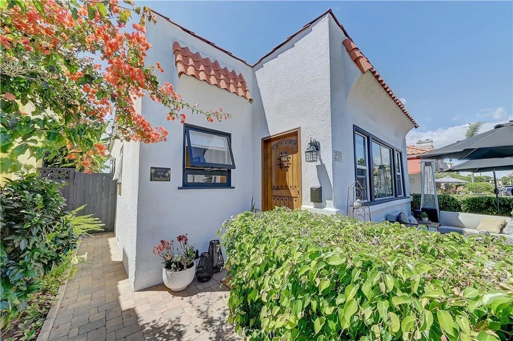 209 La Verne