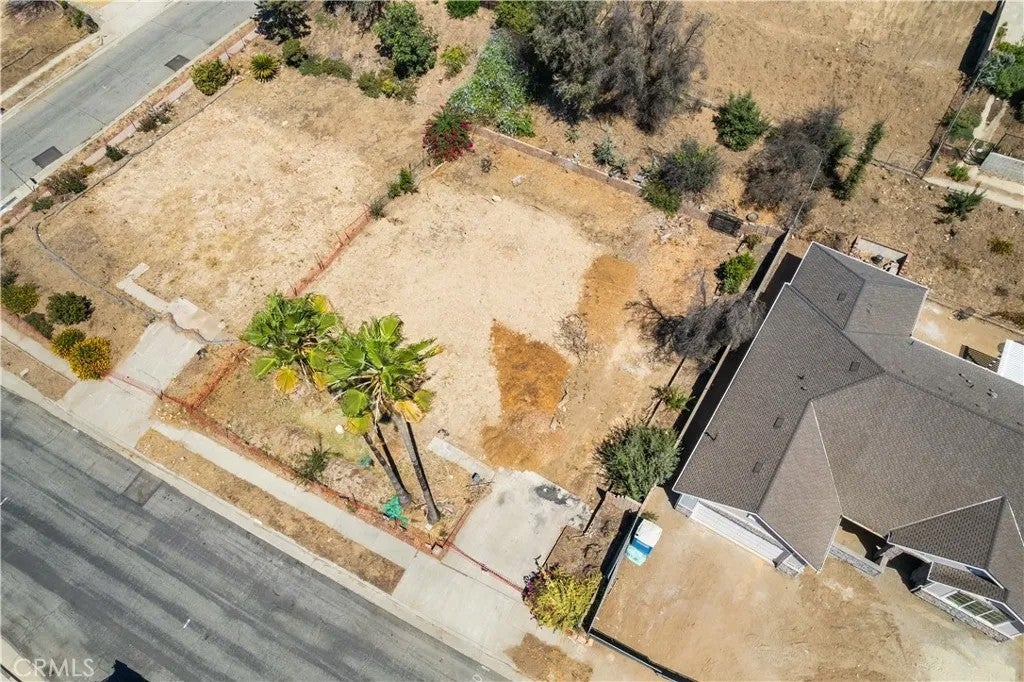 523 E Mount Curve