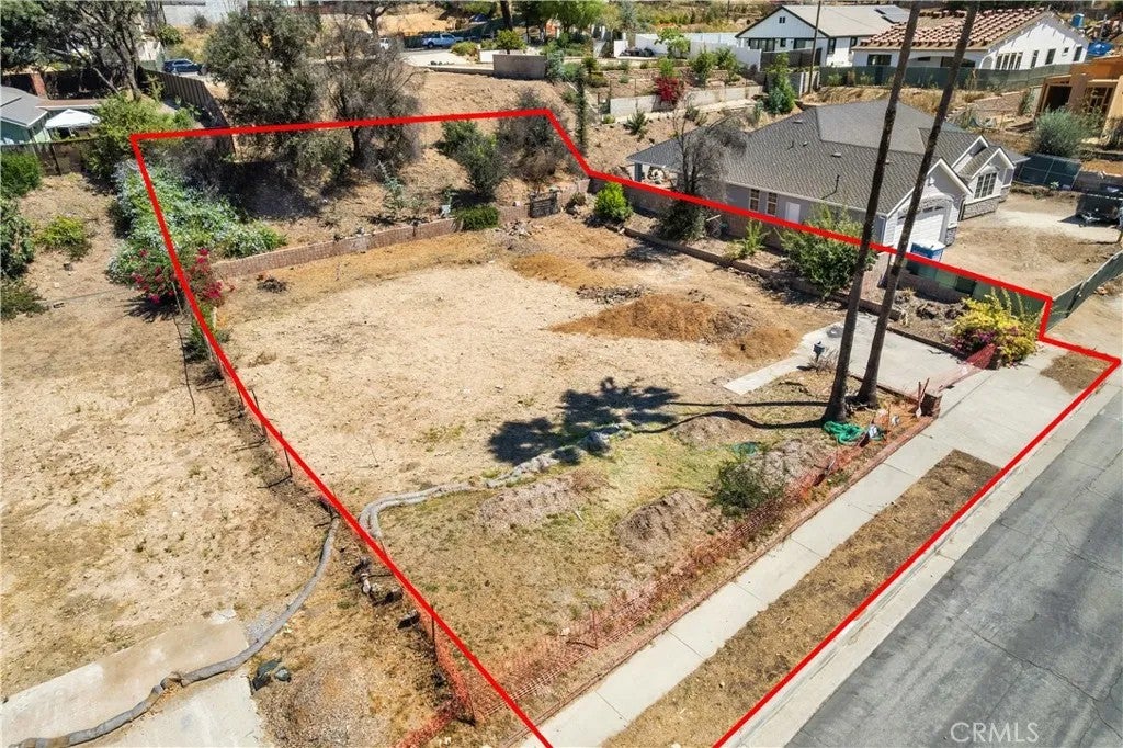 523 E Mount Curve