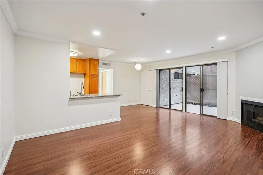 Photo of 11162 Camarillo St #106, West Toluca Lake, CA 91602 (MLS # SR25281342)